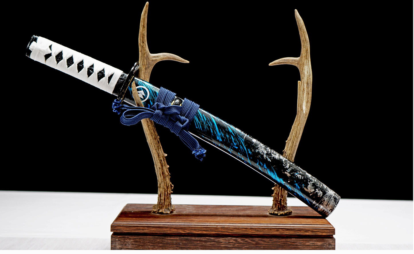 1:1 replica of Ghost of Tsushima (third generation) Includes katana and wakizashi