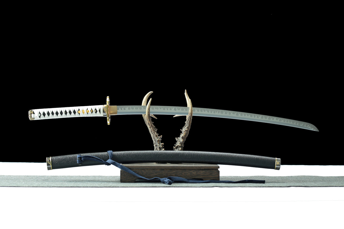 1:1 replica of Devil May Cry's first generation Yama Sword