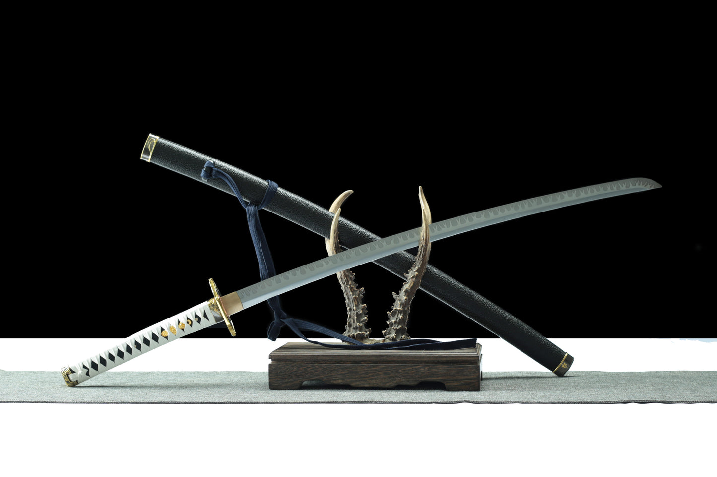 1:1 replica of Devil May Cry's first generation Yama Sword
