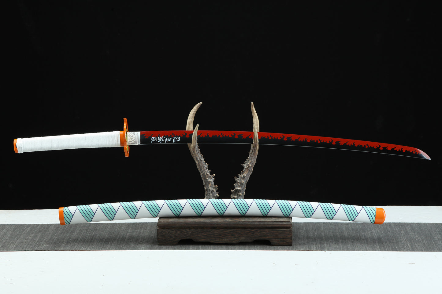 1:1 Replica Kyojuro Rengoku Worn Katana With Upgraded leather sheath