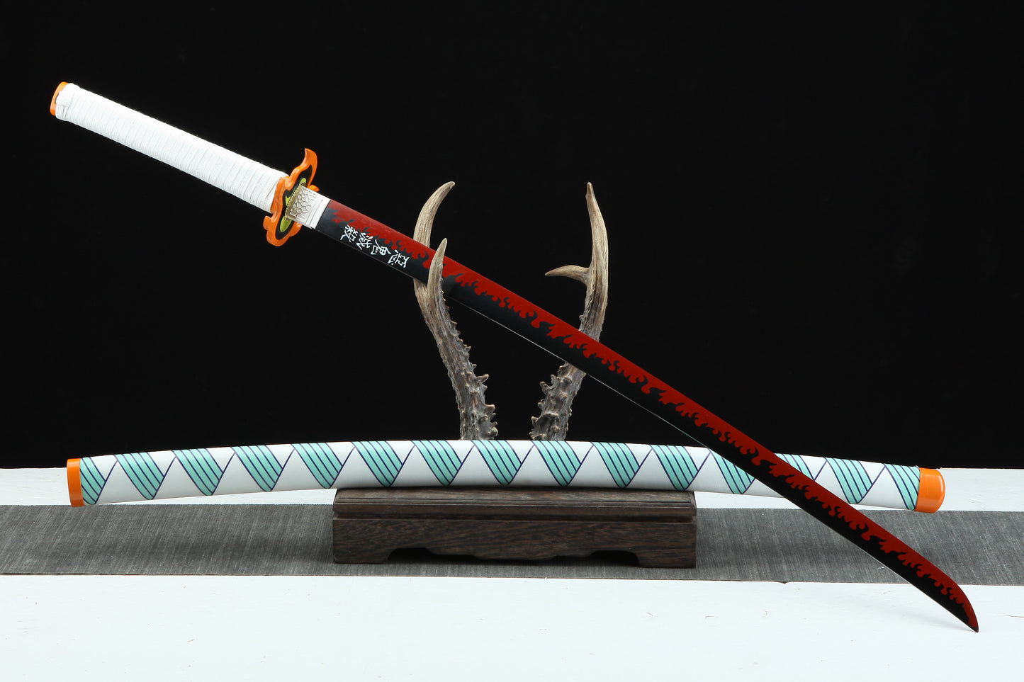 1:1 Replica Kyojuro Rengoku Worn Katana With Upgraded leather sheath