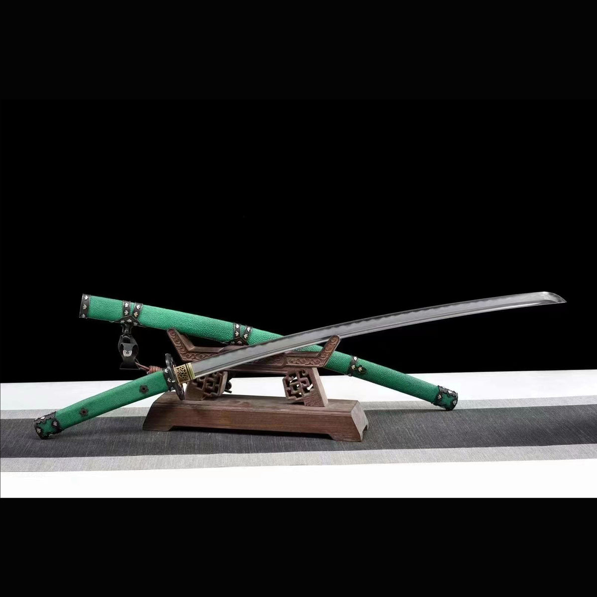 Green Pearl Rayskin Tachi with Real Hamon | Full Tang Feather Damascus Steel 103cm