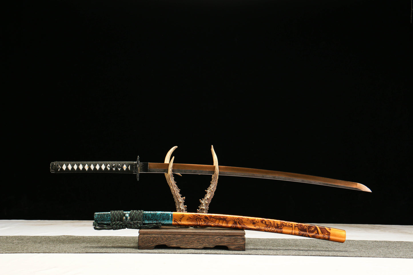 T10 High-Carbon Steel Golden Blade Katana with Black Fuchi and Golden Lacquered Scabbard