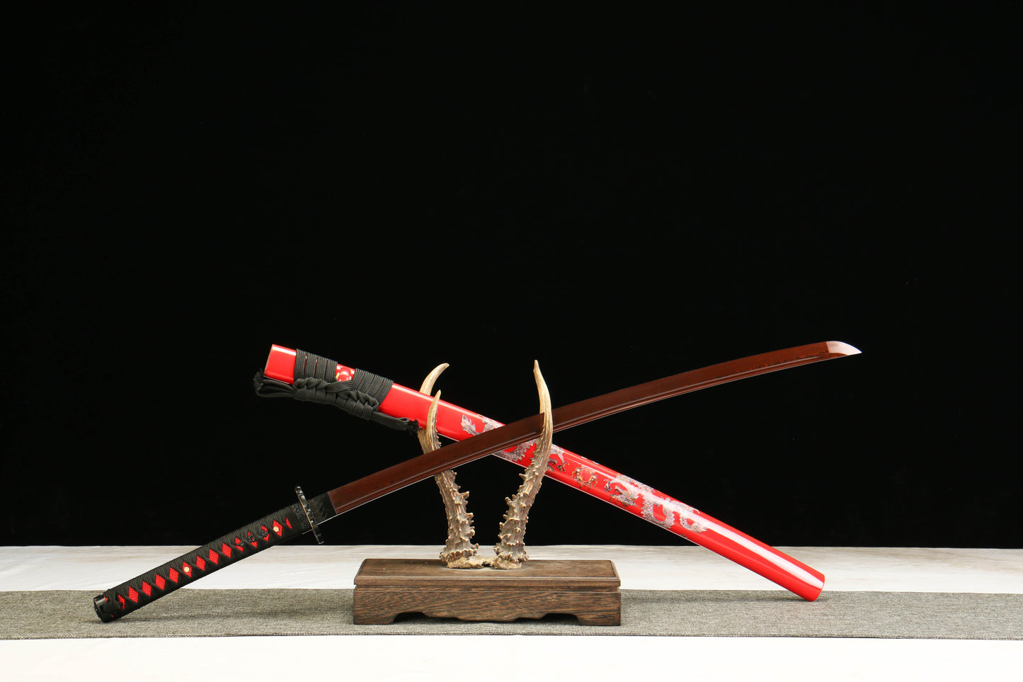 Patterned Steel Red Heat-Treated Blade with Red Lacquered Scabbard Featuring a Golden Dragon Design