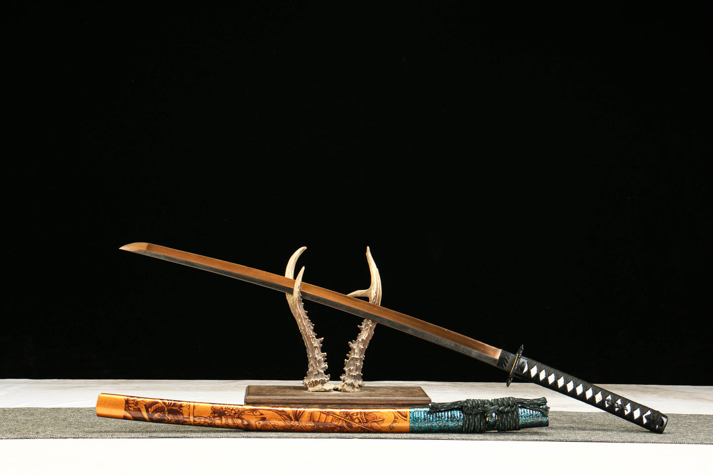 T10 High-Carbon Steel Golden Blade Katana with Black Fuchi and Golden Lacquered Scabbard