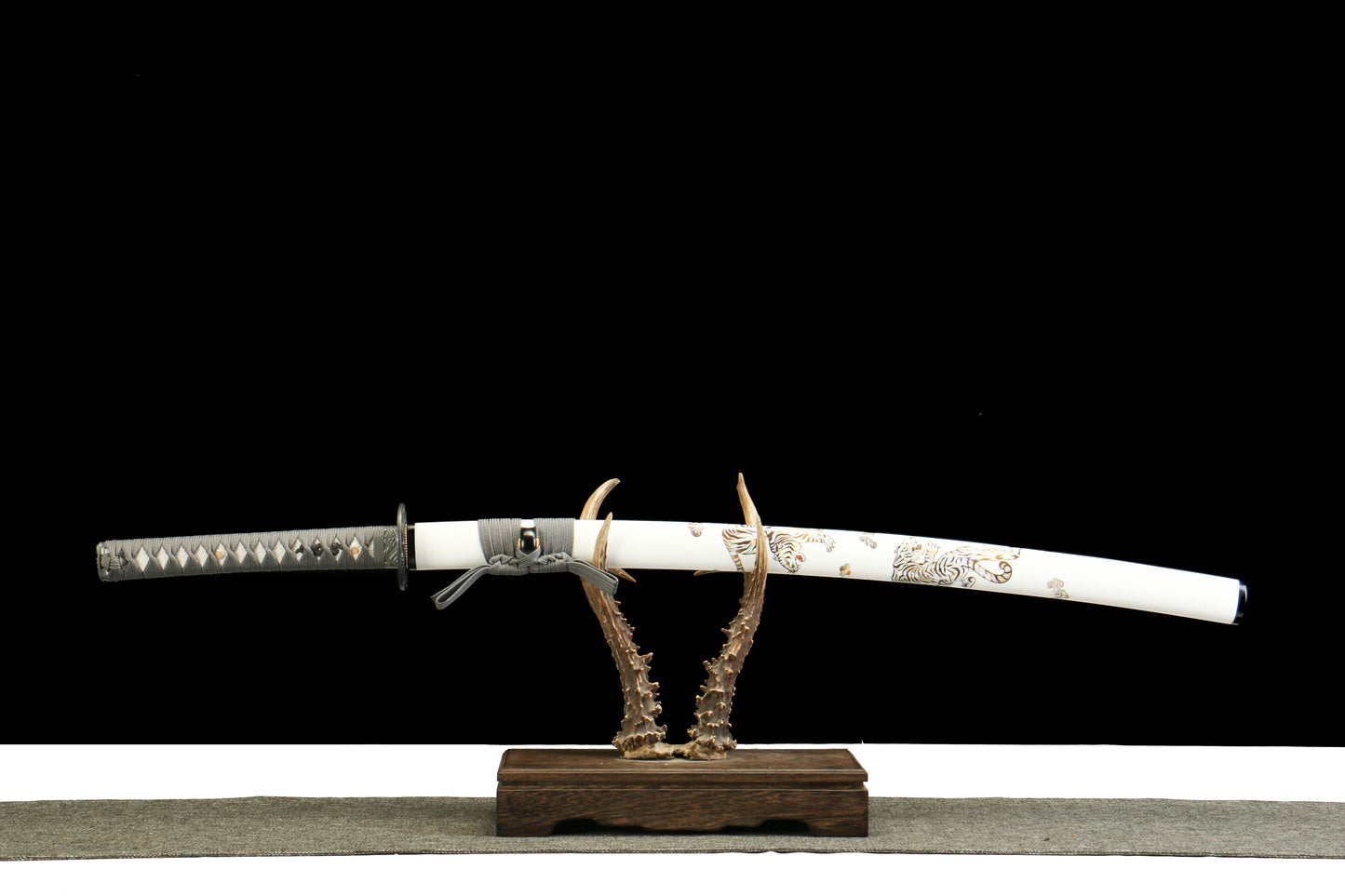 White Tiger's Roar - Handmade 1065 Steel Katana with Oil Quenched & Tempered Blade, Wooden Scabbard, Zinc Alloy Fittings - Unique Collector Sword