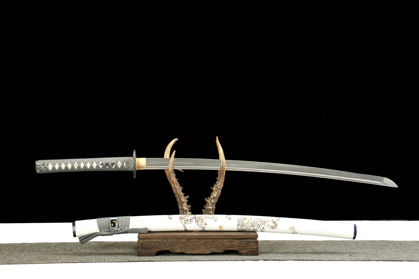 White Tiger's Roar - Handmade 1065 Steel Katana with Oil Quenched & Tempered Blade, Wooden Scabbard, Zinc Alloy Fittings - Unique Collector Sword