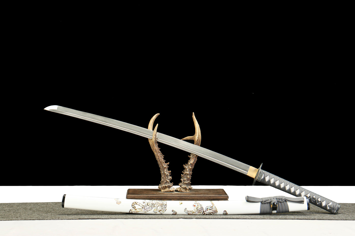 White Tiger's Roar - Handmade 1065 Steel Katana with Oil Quenched & Tempered Blade, Wooden Scabbard, Zinc Alloy Fittings - Unique Collector Sword