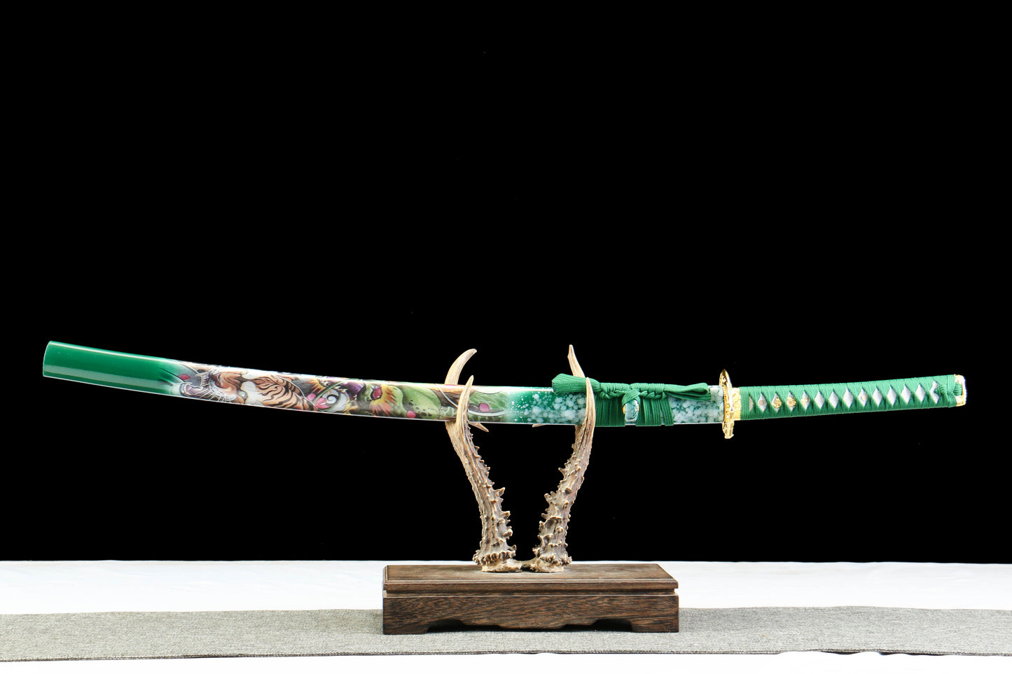 Damascus Pattern Steel Japanese Katana with Clay Tempered Blade and Green Tiger Saya