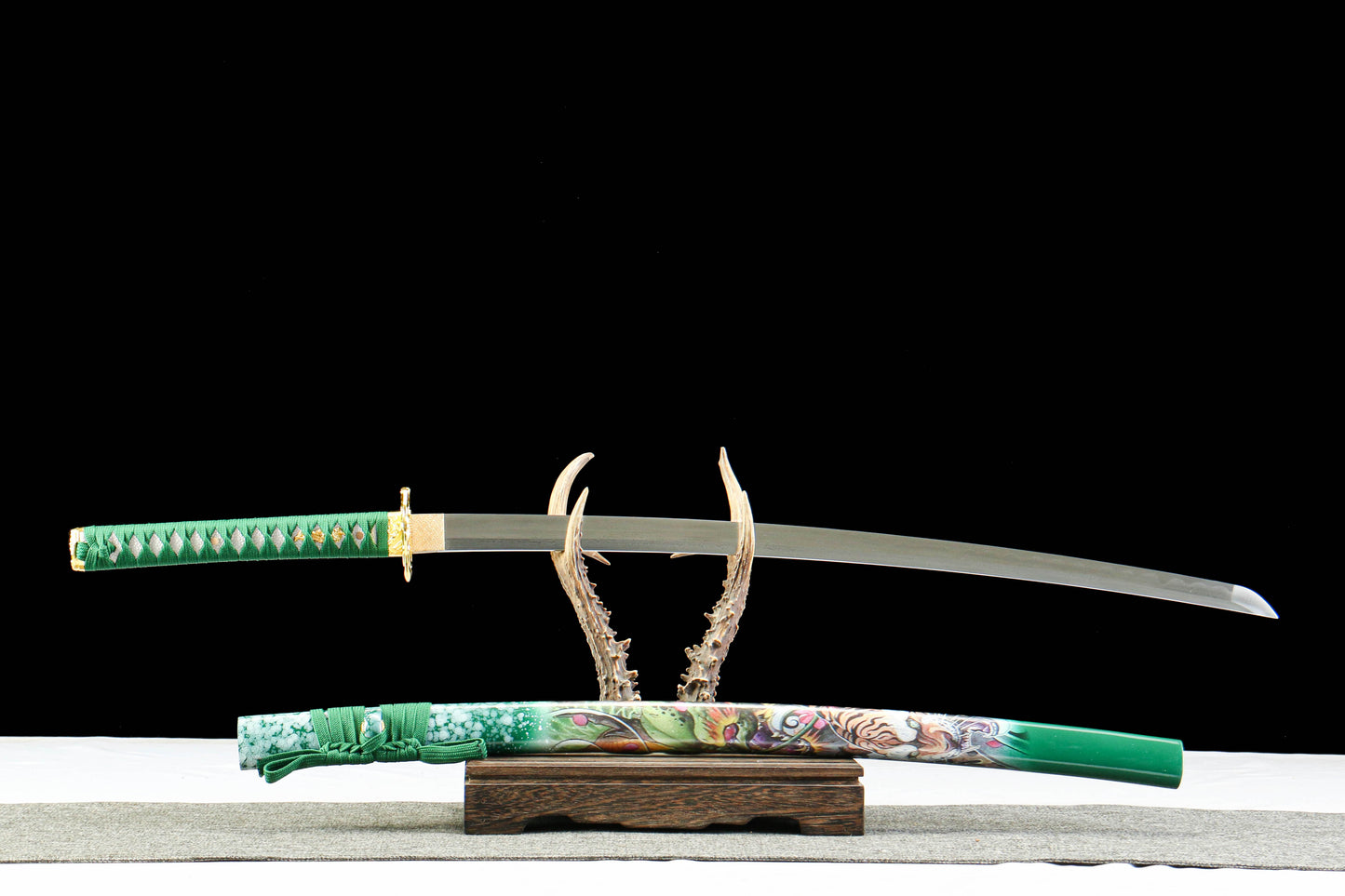 Damascus Pattern Steel Japanese Katana with Clay Tempered Blade and Green Tiger Saya