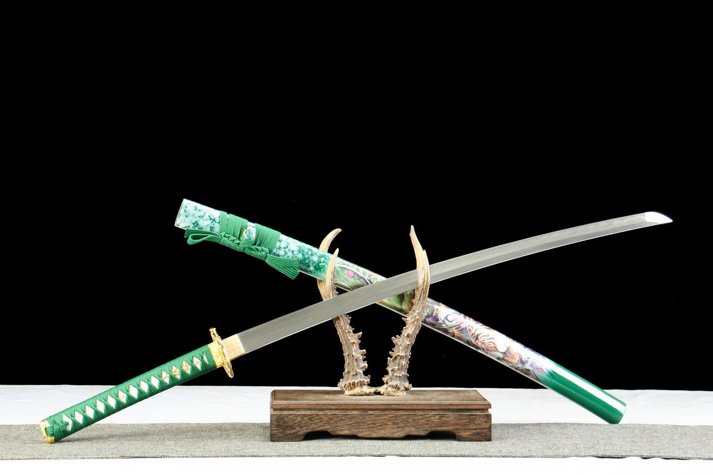 Damascus Pattern Steel Japanese Katana with Clay Tempered Blade and Green Tiger Saya