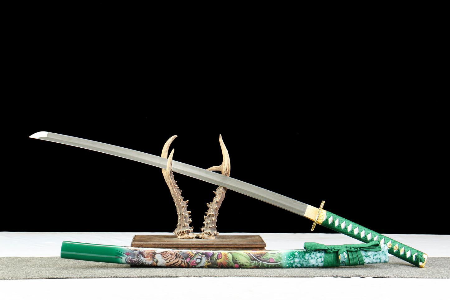 Damascus Pattern Steel Japanese Katana with Clay Tempered Blade and Green Tiger Saya