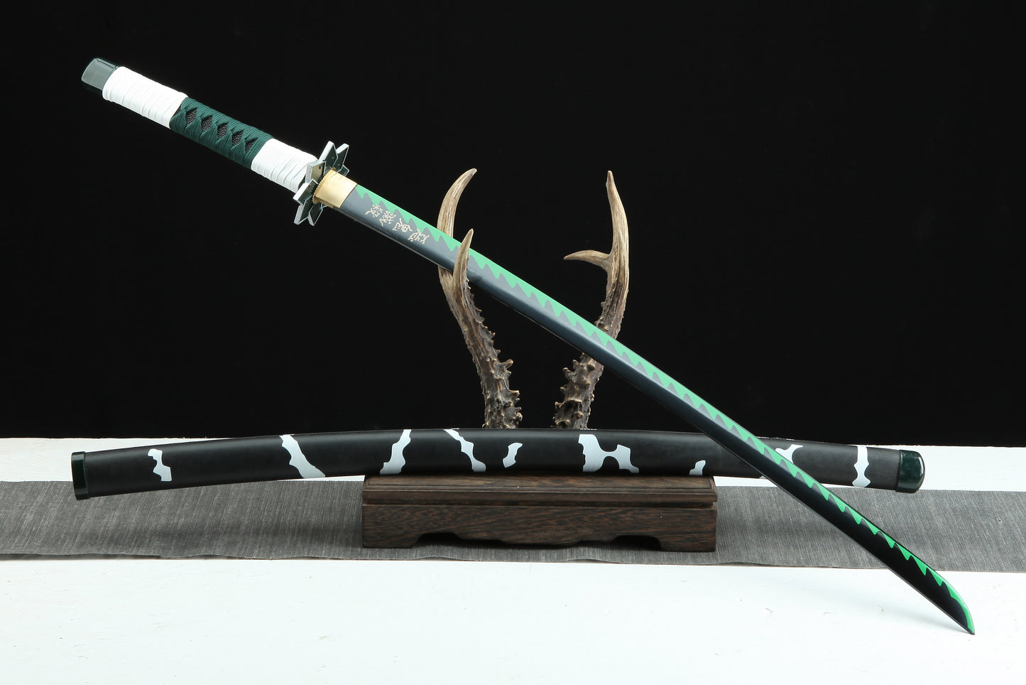 1:1 Replica Sanemi Shinazugawa Worn Katana(Leather sheath)