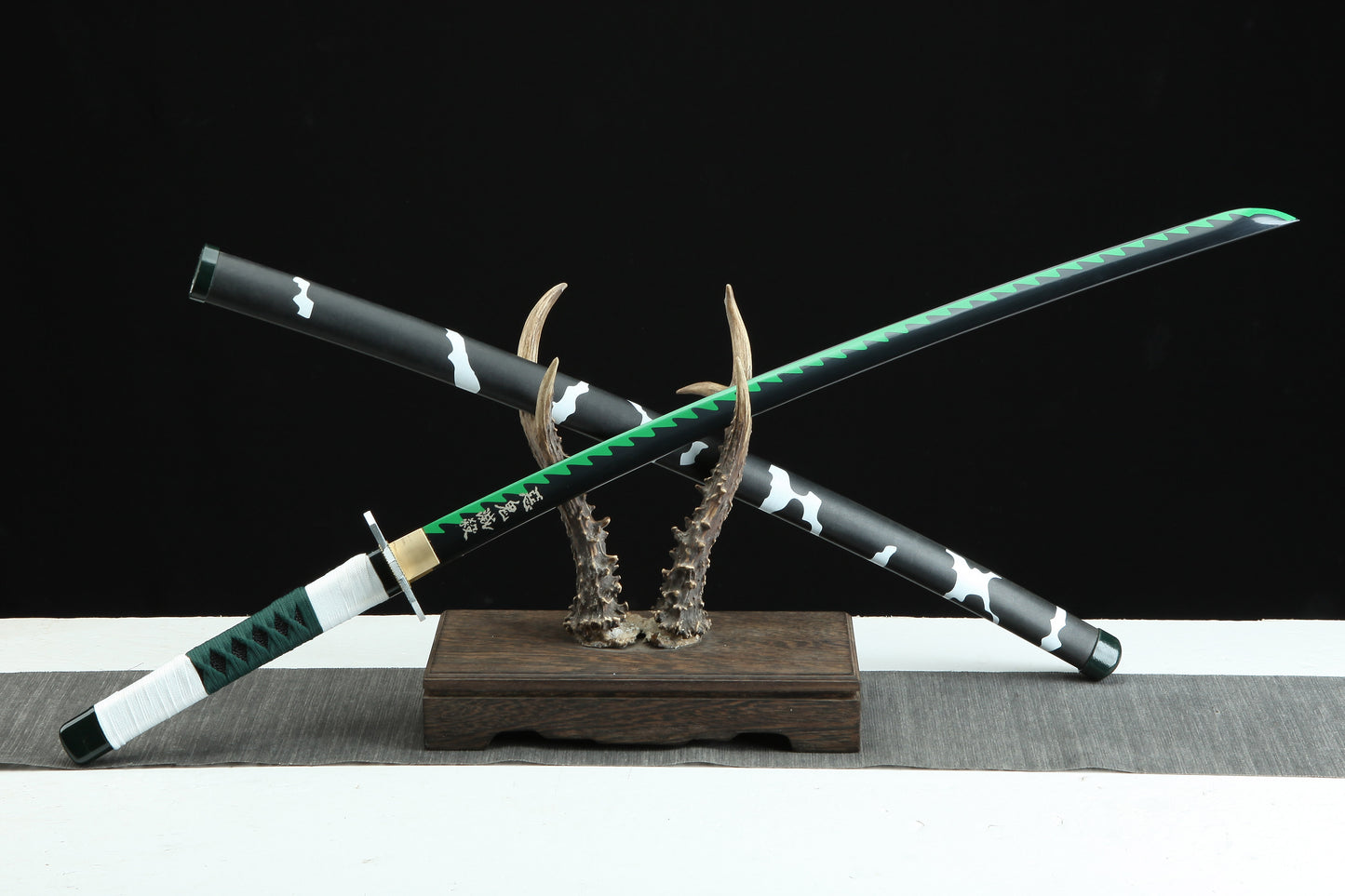 1:1 Replica Sanemi Shinazugawa Worn Katana(Leather sheath)