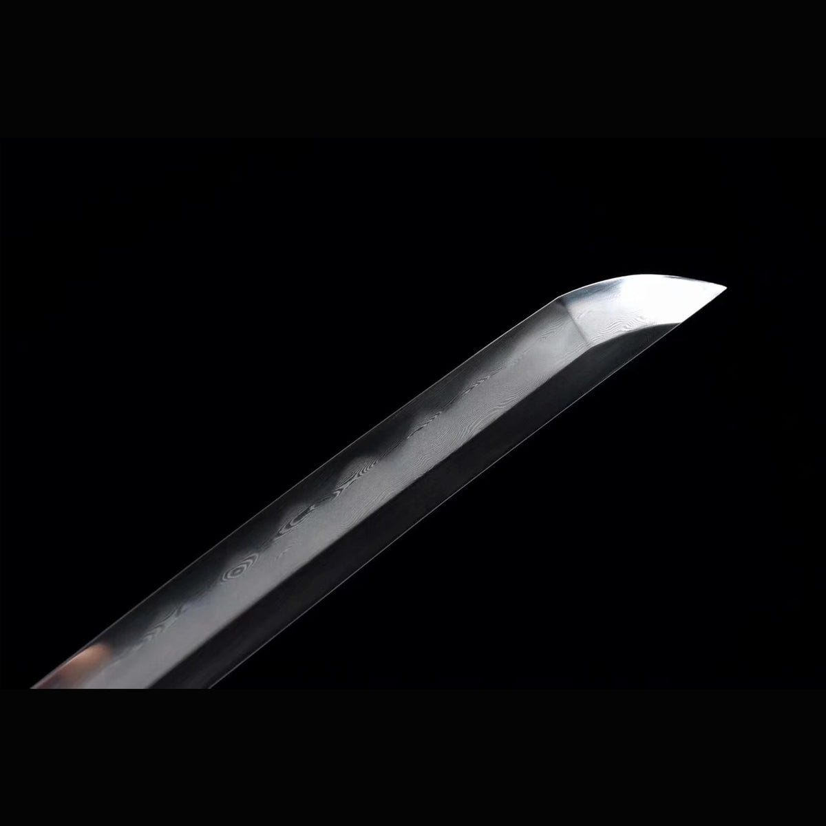 Chivalrous Knight Tachi with Real Hamon | Full Tang Clay Tempered Folded Pattern Steel Hand-Lacquered Scabbard 103cm