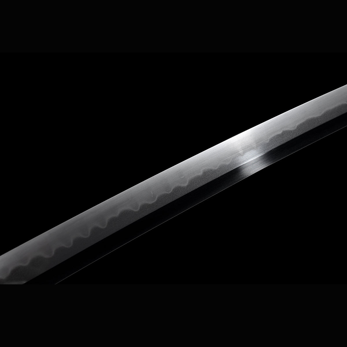 Tamahagane Choji Katana with Real Hamon | Full Tang 18-Stage Polished Black Urushi Scabbard 102cm