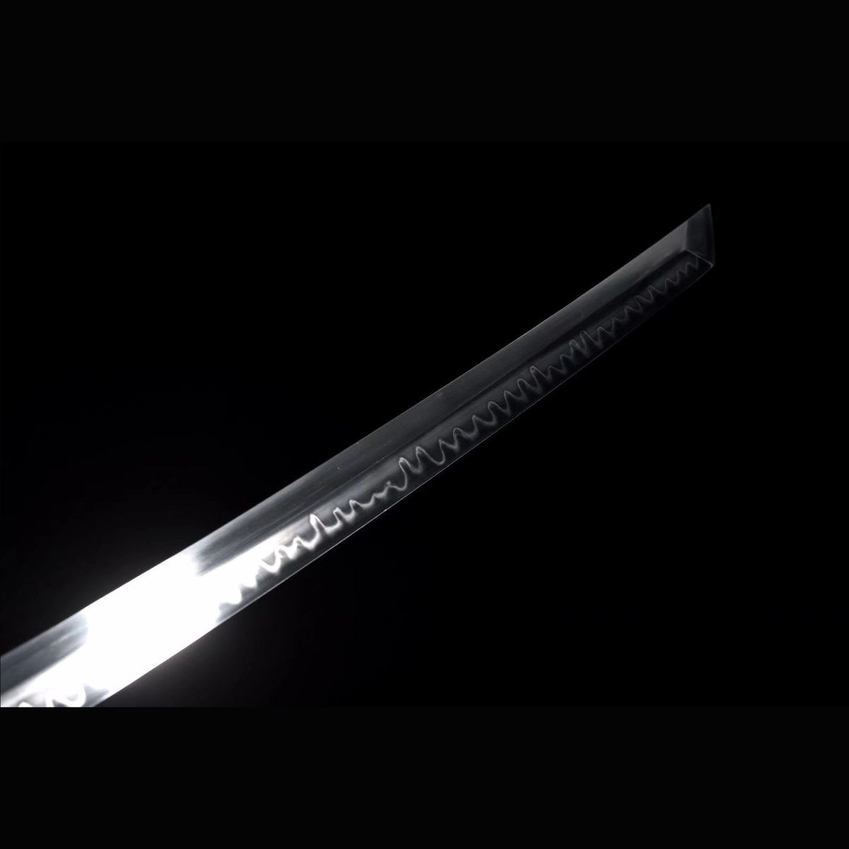 Emperor Tachi with Real Hamon | Full Tang Clay Tempered T10 Steel Natural Redwood Scabbard 105cm
