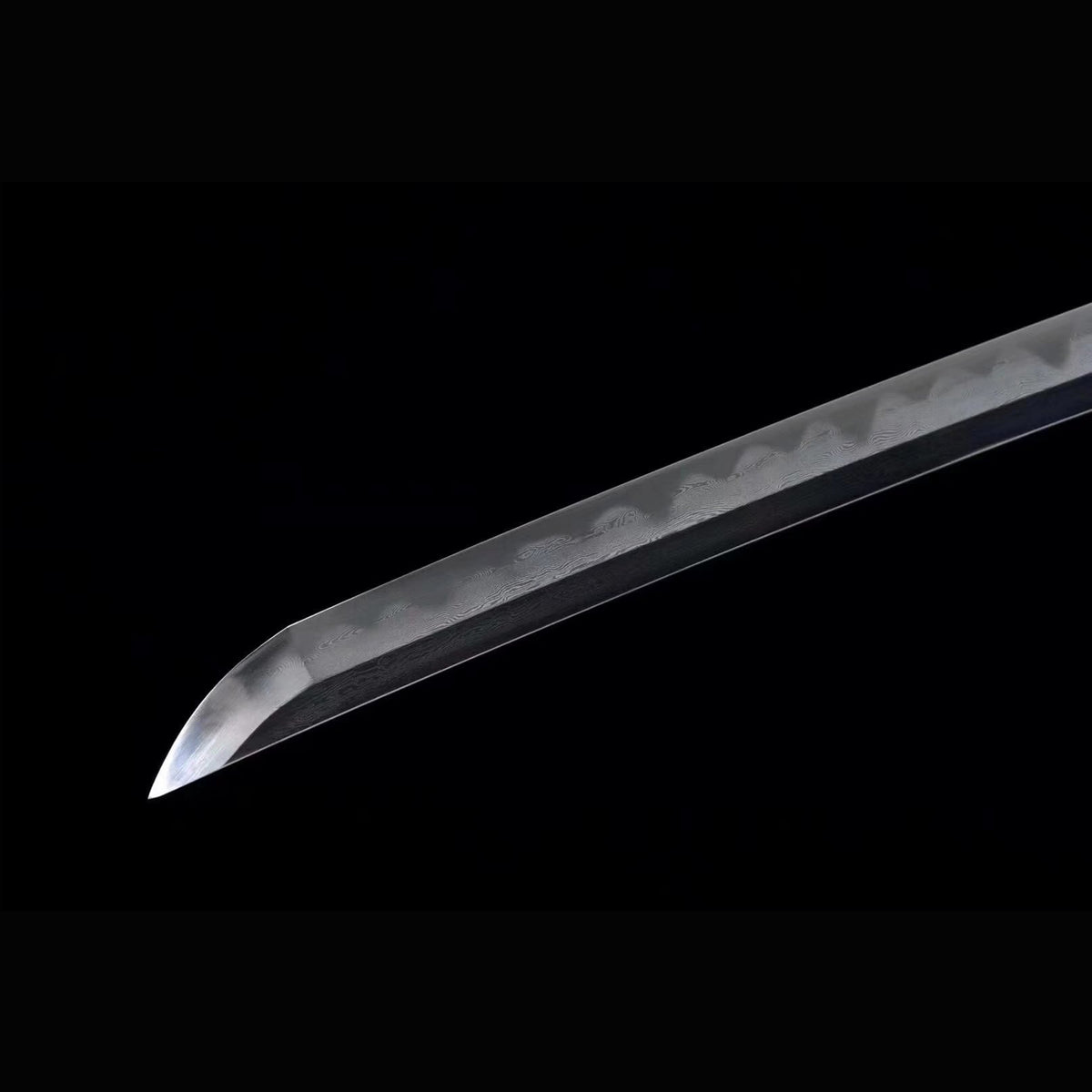 Chivalrous Knight Tachi with Real Hamon | Full Tang Clay Tempered Folded Pattern Steel Hand-Lacquered Scabbard 103cm
