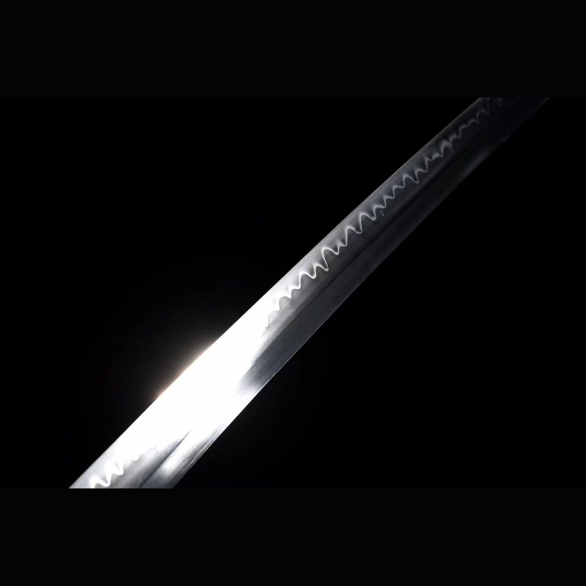 Emperor Tachi with Real Hamon | Full Tang Clay Tempered T10 Steel Natural Redwood Scabbard 105cm