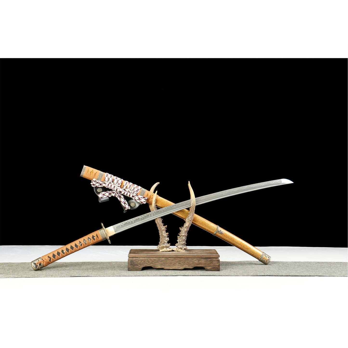 T10 Clay Tempered Tachi · Gold Lacquer Scabbard (103cm)