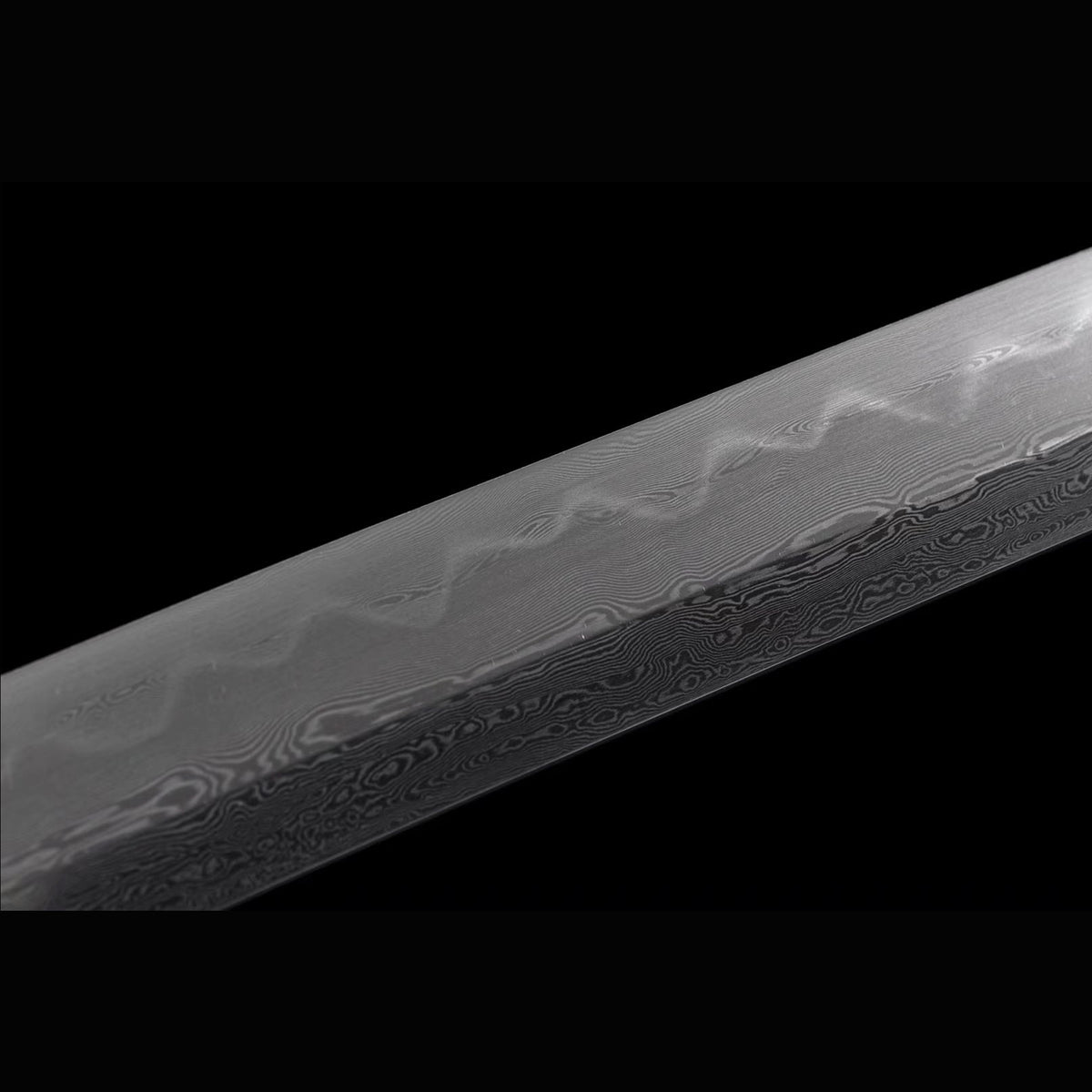Chrysanthemum Nodachi with Real Hamon | Full Tang Clay Tempered Folded Pattern Steel Black Ebony Scabbard 100cm