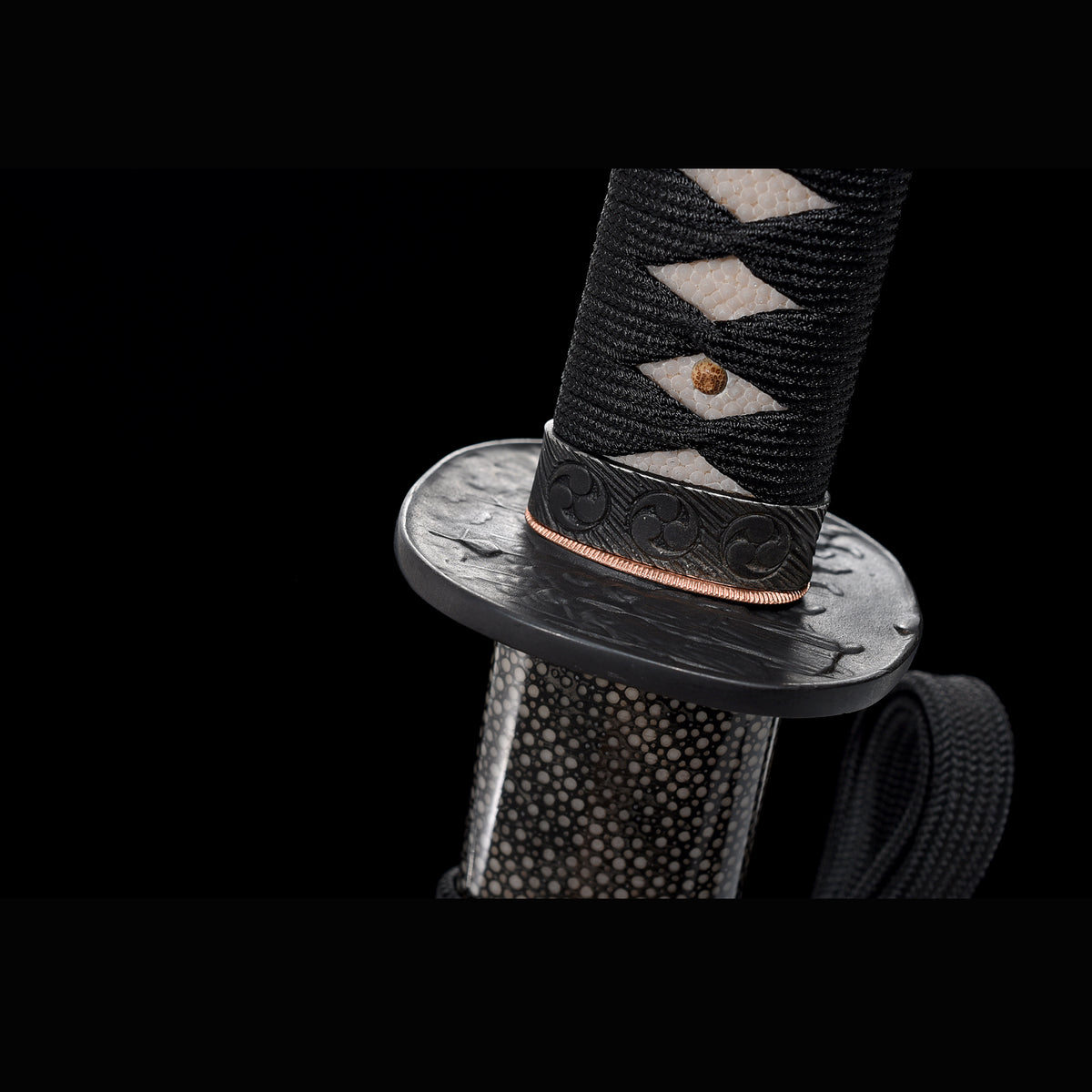 Tamahagane Choji Katana with Real Hamon | Full Tang 18-Stage Polished Black Urushi Scabbard 102cm