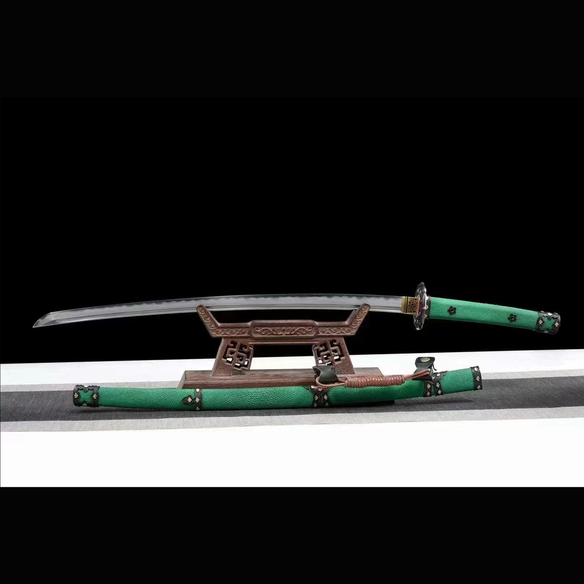 Green Pearl Rayskin Tachi with Real Hamon | Full Tang Feather Damascus Steel 103cm