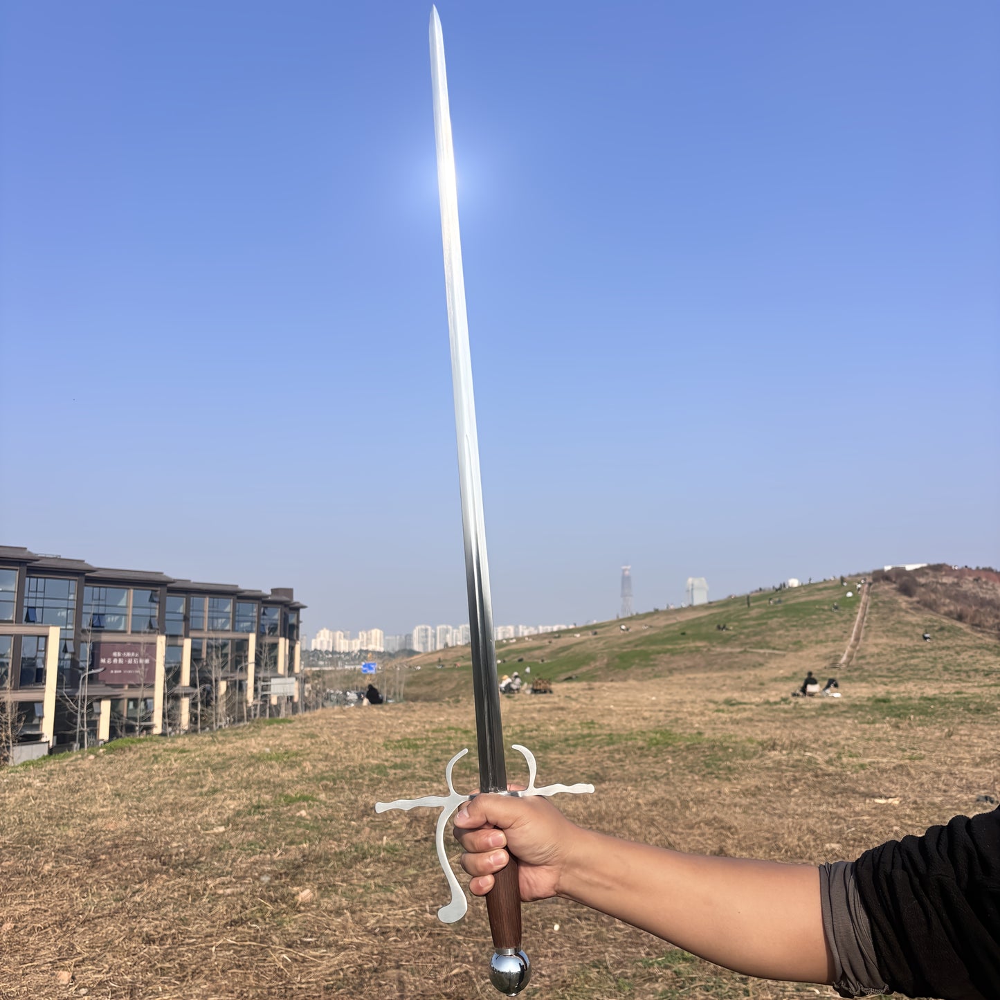 Lightning Knight Rapier | Handcrafted 1095 Carbon Steel Mirror-Polished Double-Edge Blade Swept Hilt Brown Wood Grip Unsharpened Display 102cm — Best European Rapier Under $140