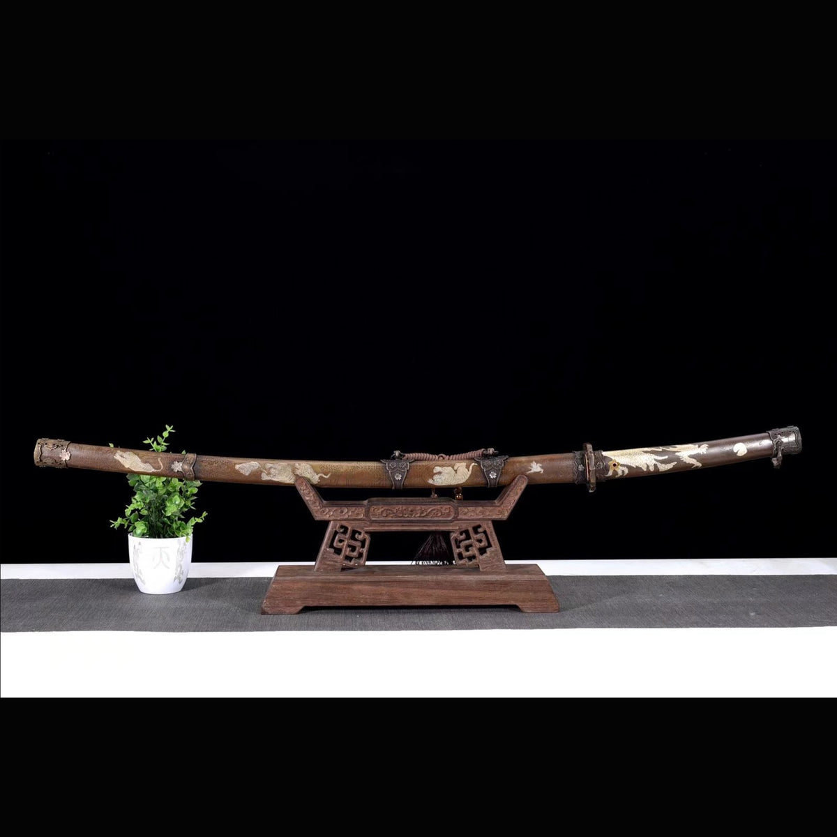 Roaring Tiger Ladder Damascus Tachi | Full Tang Twisted Pattern Steel Copper Gilt Scabbard 102cm
