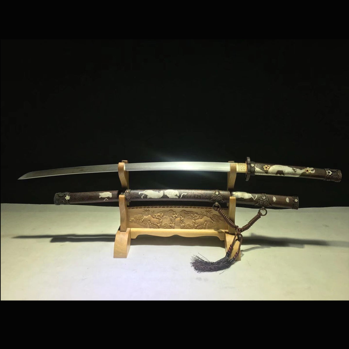 Roaring Tiger Ladder Damascus Tachi | Full Tang Twisted Pattern Steel Copper Gilt Scabbard 102cm