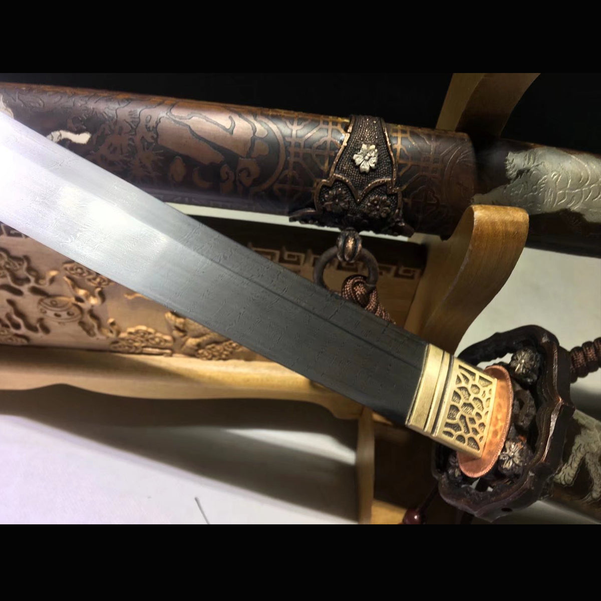 Roaring Tiger Ladder Damascus Tachi | Full Tang Twisted Pattern Steel Copper Gilt Scabbard 102cm