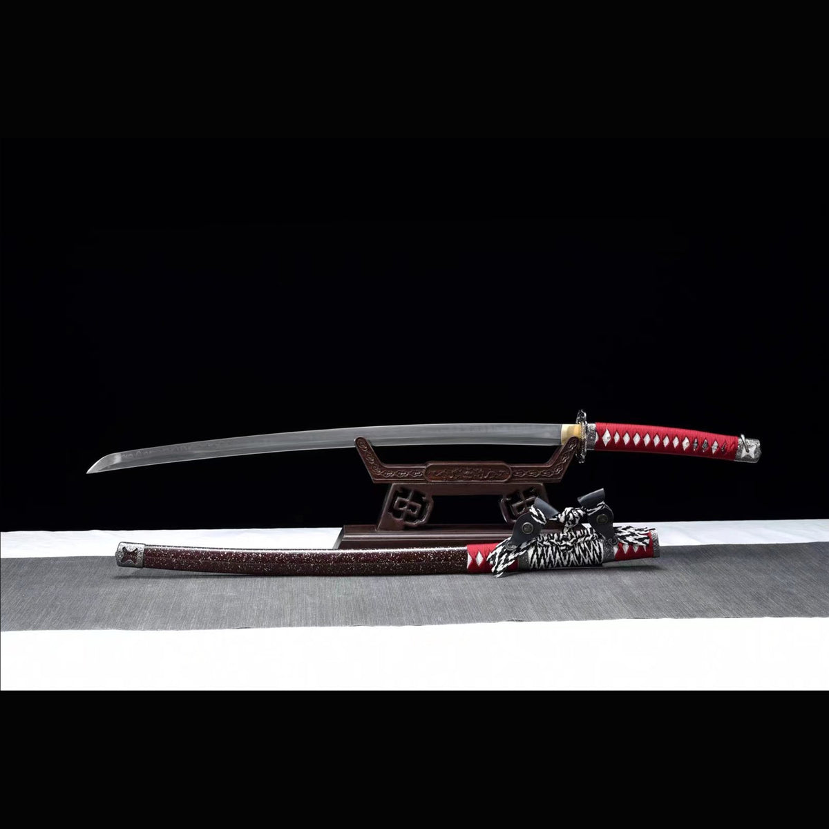 Yoshimura Tachi with Real Hamon | Full Tang Clay Tempered T10 Steel Lacquered Hardwood Scabbard 102cm