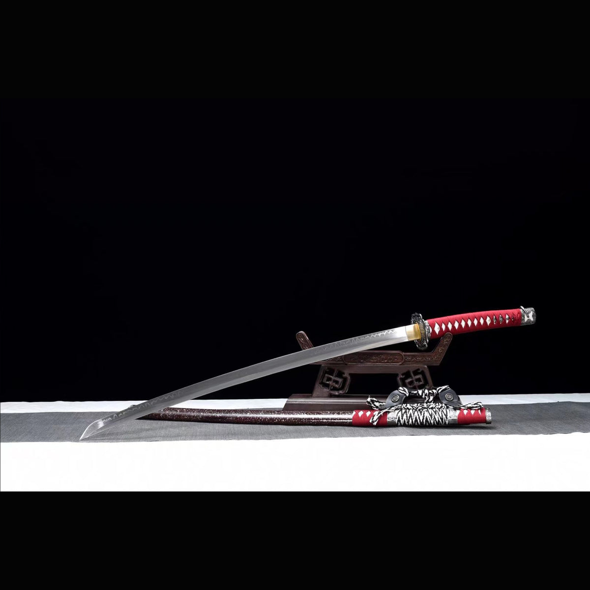 Yoshimura Tachi with Real Hamon | Full Tang Clay Tempered T10 Steel Lacquered Hardwood Scabbard 102cm